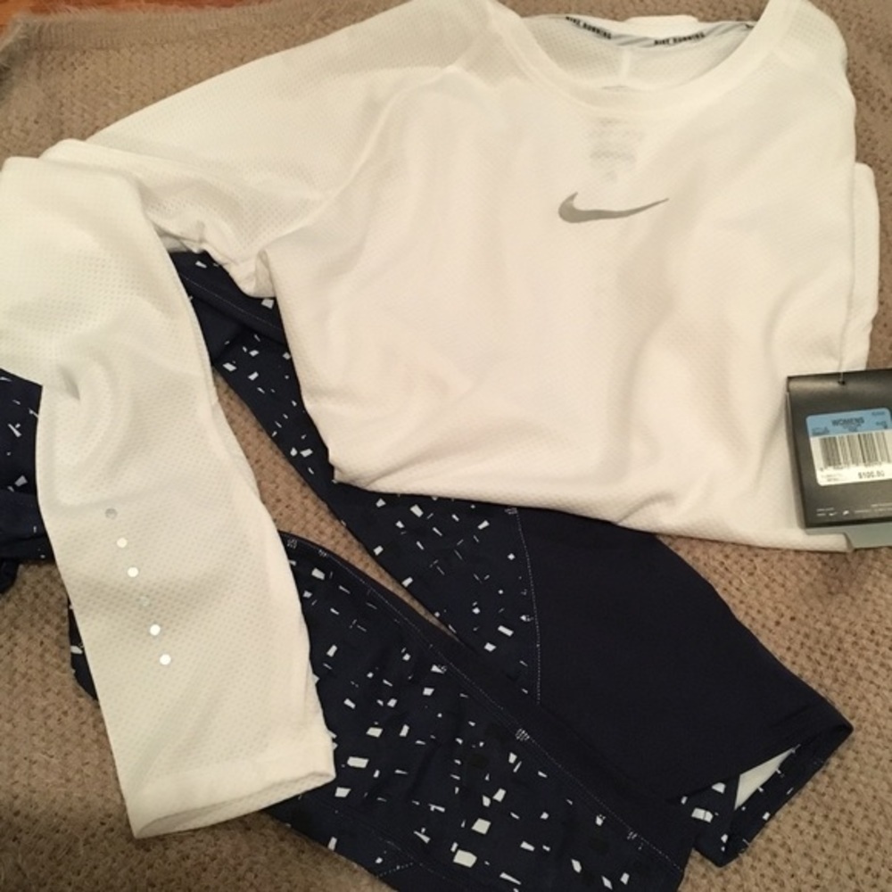 Nike Dri Fit running shirt w thumb holes, pocket